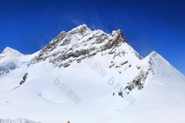 少女山阿尔卑斯山风景