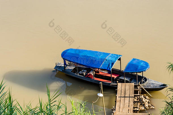 长尾船准备起航-湄公河