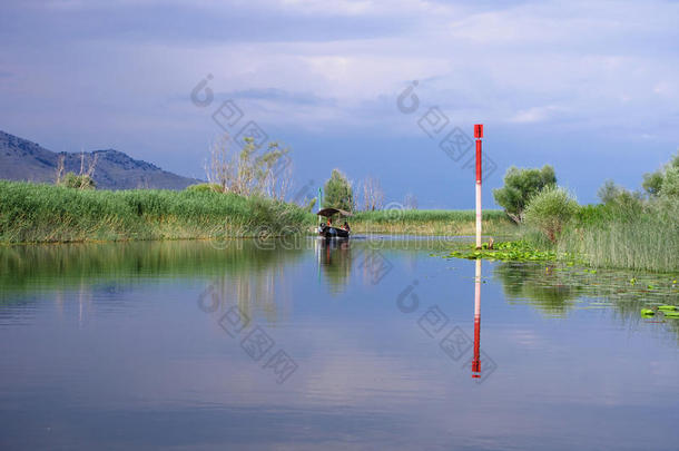 黑山斯卡达尔湖上的旅游船