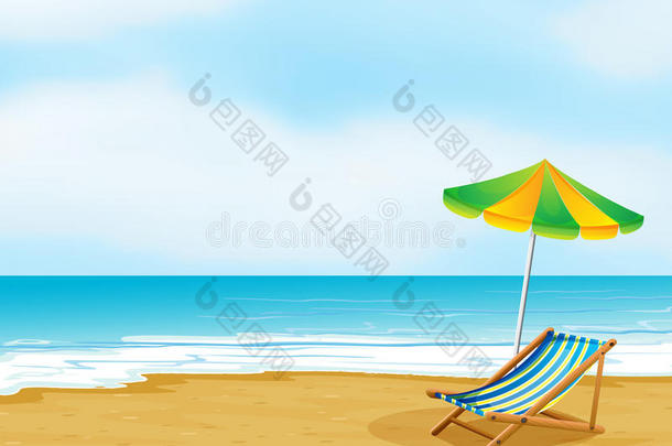 带伞和折叠床的放松海滩