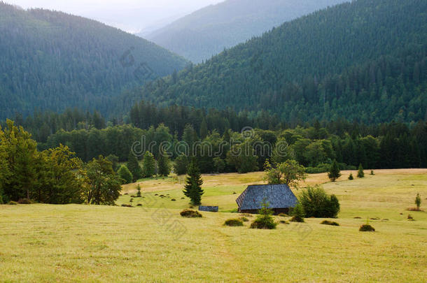 自然背景，山中小屋