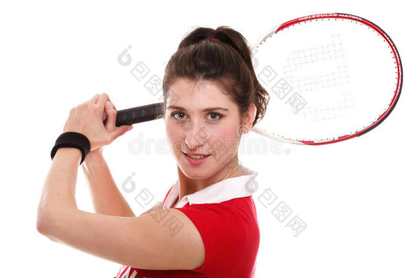 一位拿着网球拍的年轻女子的独立摄影棚照片