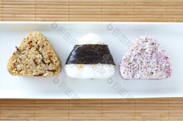 日本料理，<strong>饭团</strong>onigiri