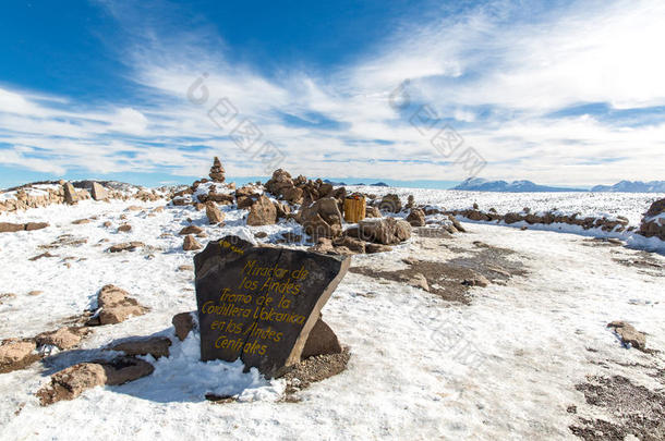 火山。安第斯山脉，库斯科-普诺路，秘鲁，南美洲。4910米以上。世界上最长的大陆山脉