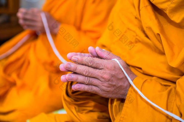 双手合十敬礼，僧侣们，泰国