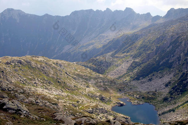 山湖，云和山的浩瀚，布伦塔山