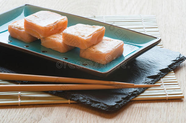 新鲜寿司三文鱼奶油芝士包