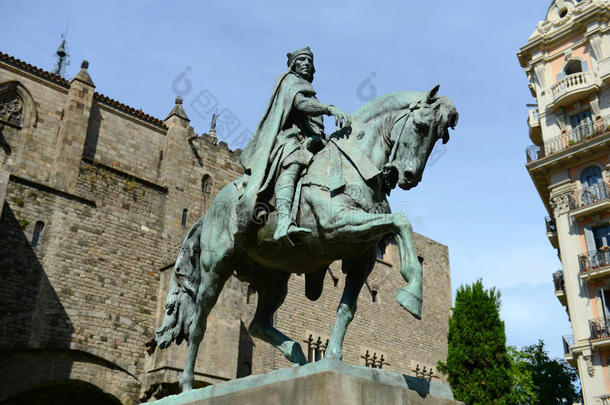 巴塞罗纳伯爵拉蒙·贝朗格尔<strong>三世</strong>雕像