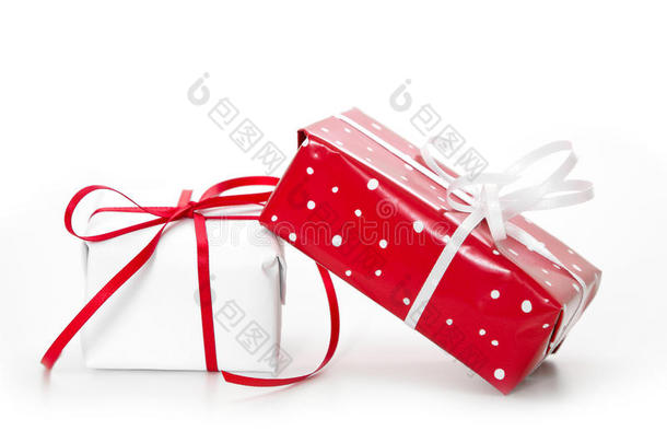 红白纸包装的独立礼品盒-圆点