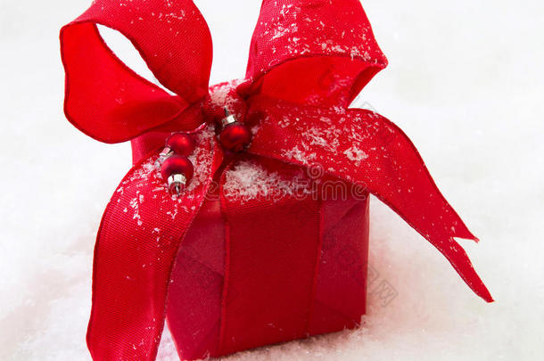 圣诞节的红色礼物或带丝带的礼物