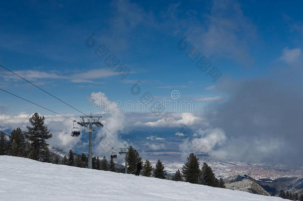 山地滑雪绳椅升降机