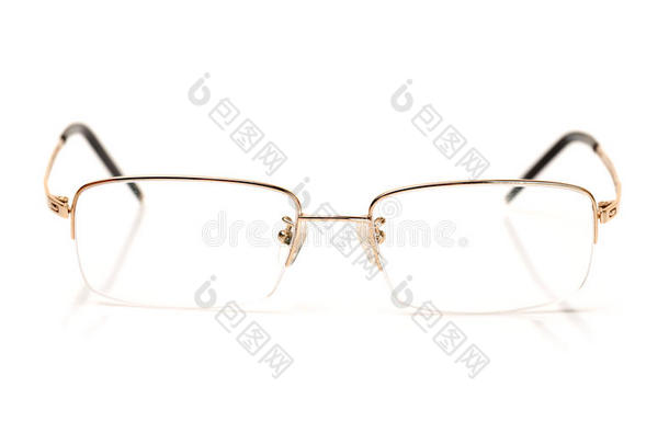 一杯金色的眼镜，用于呆滞的视线