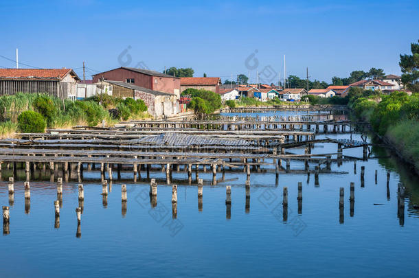 阿卡洪附近的牡蛎养殖港