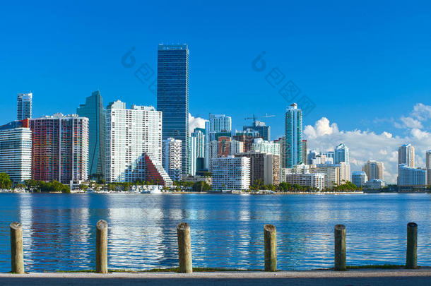 迈阿密佛罗里达，布里克尔和市中心的金融大厦