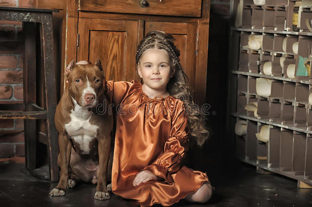 复古风格的小女孩，时髦的发型和狗