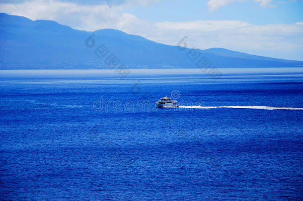 游轮在蓝色海洋毛伊，夏威夷