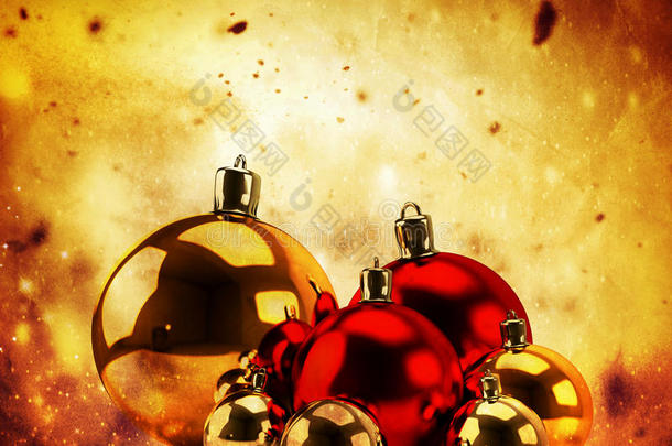 <strong>冬季金色</strong>背景的圣诞玻璃球