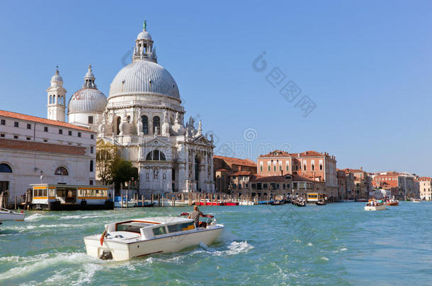 意大利威尼斯。圣玛利亚礼炮大教堂和大运河
