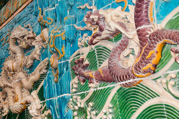 龙雕塑。中国北京<strong>北海公园</strong>的九龙墙