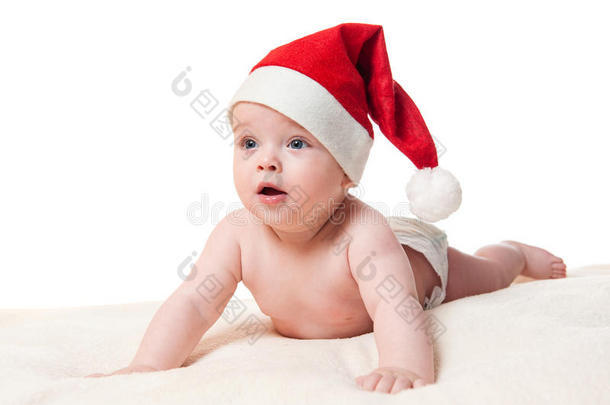 戴着圣诞帽<strong>的婴儿</strong>躺在<strong>毯子上</strong>