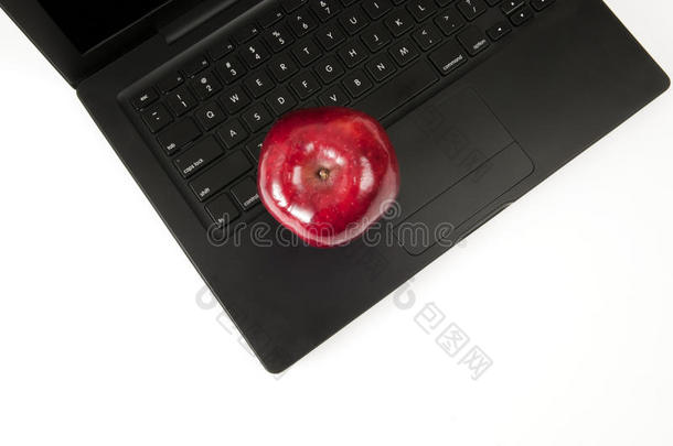 笔记本电脑上的红苹果