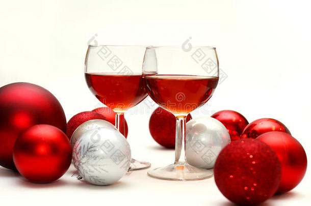 红酒和圣诞装饰品