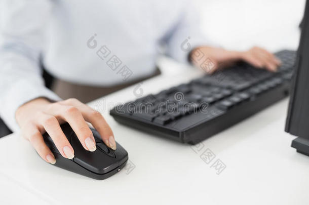 手电脑键盘鼠标特写