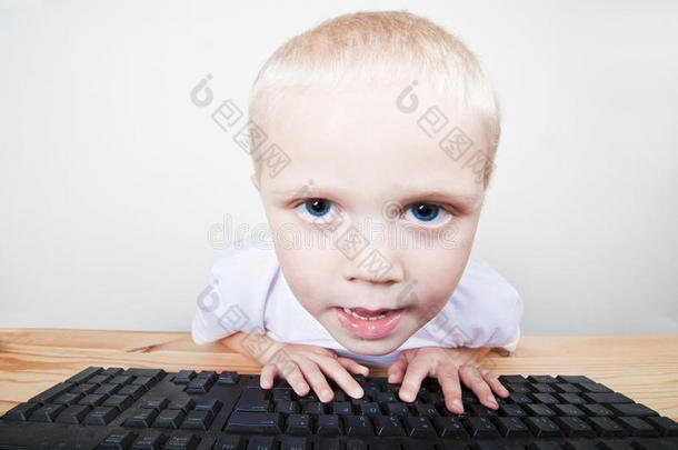 孩子使用电脑