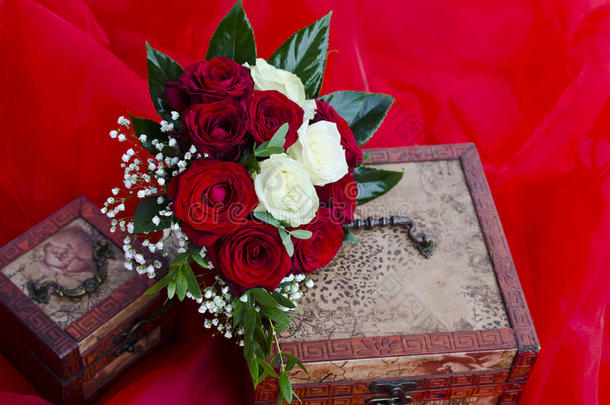 婚礼红白玫瑰花束