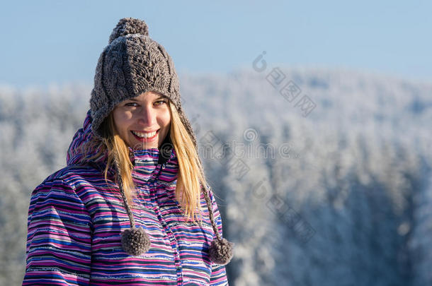 女青年画像<strong>冬山雪</strong>