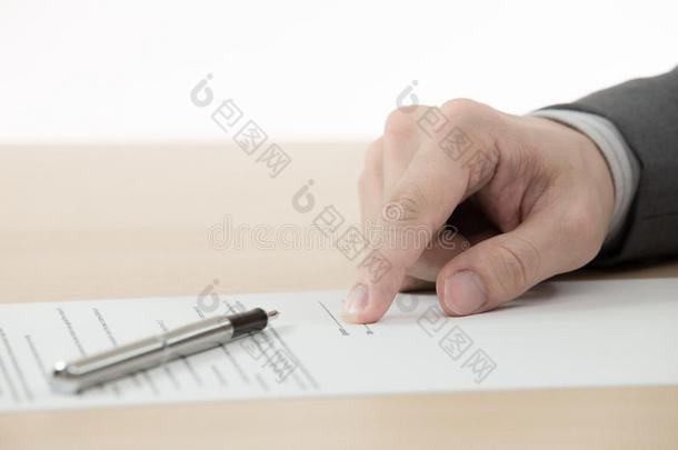 商务人员签订财务合同
