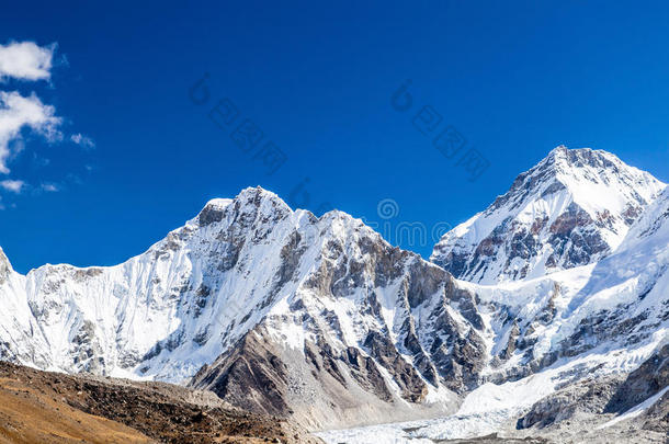 喜马拉雅山峰秋季景观