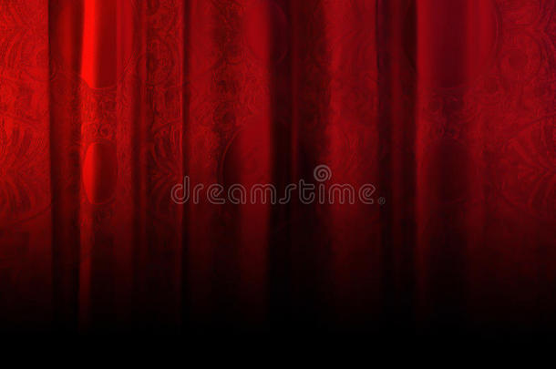 有质感的红色天鹅绒窗帘