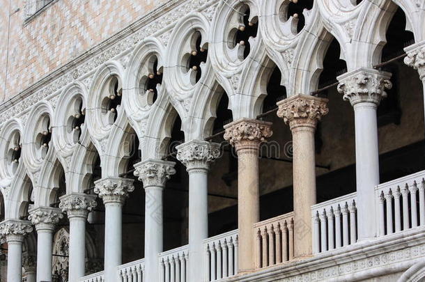 威尼斯总督宫殿的柱子