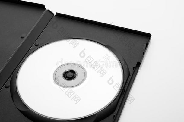 打开的dvd盒中有空光盘