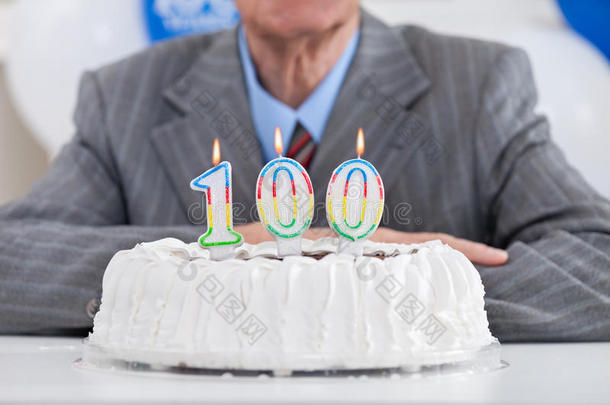 <strong>100</strong>个第<strong>100</strong>名成人年龄生日