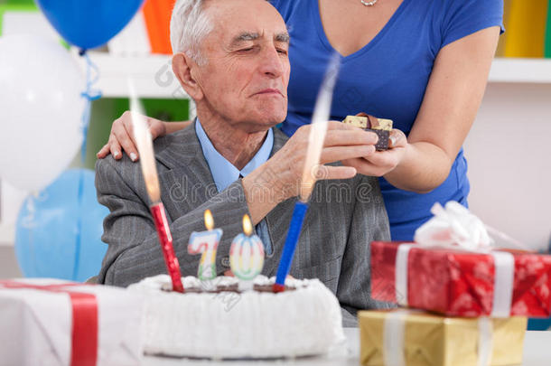 成人年龄生日蛋糕蜡烛