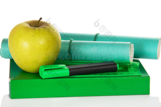 苹果绿色作业本
