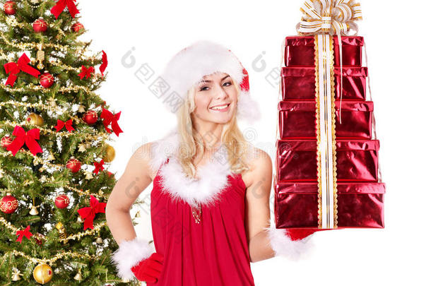 女孩在圣诞树旁<strong>堆</strong>放<strong>礼品</strong>盒。