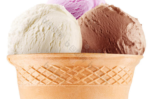 华夫饼杯中的彩色冰淇淋。