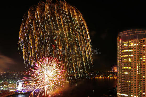 新年快乐烟花夜景，曼谷城市景观六号河