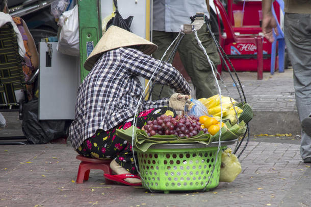 卖水果的街头小贩