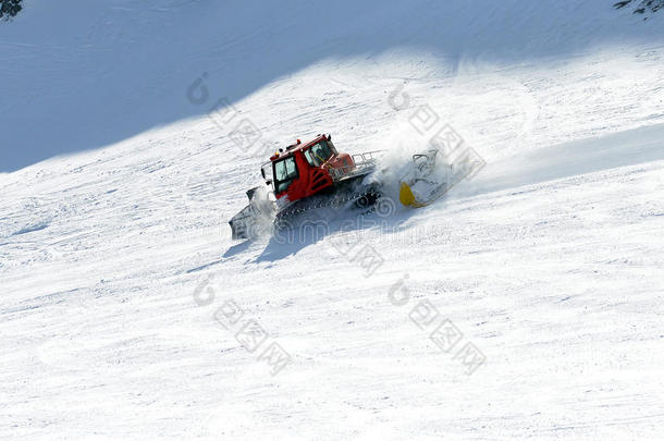 排列雪猫滑雪道