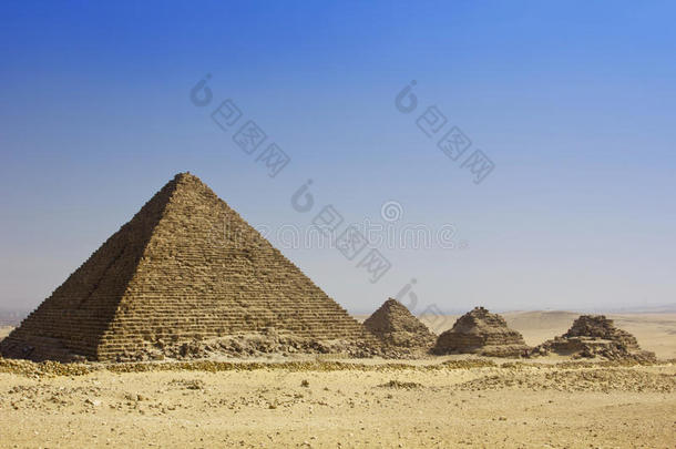 <strong>门卡</strong>乌尔金字塔和皇后金字塔