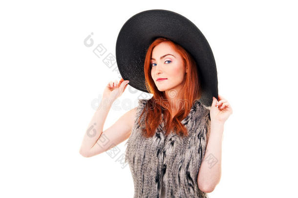 戴黑色<strong>时尚帽子</strong>的美女照片。画室肖像