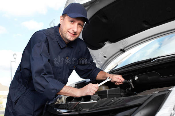 专业汽车修理工。