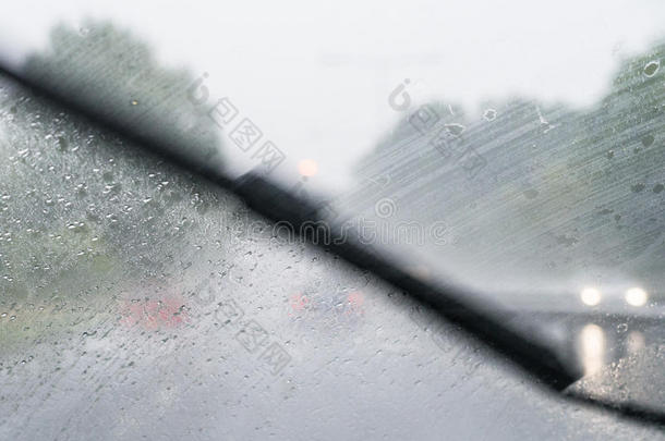 雨天驾驶