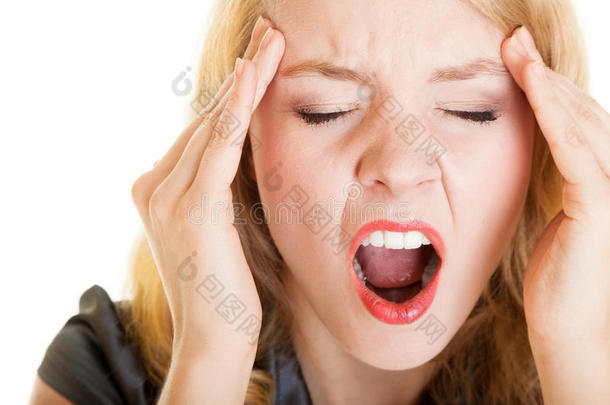 女商人头痛痛尖叫。工作压力。