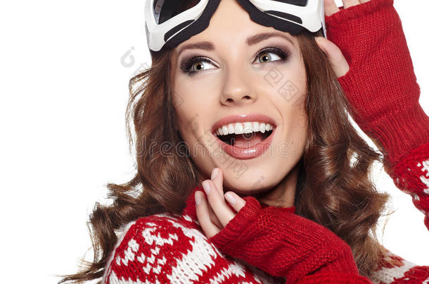一个戴着滑雪镜的女人