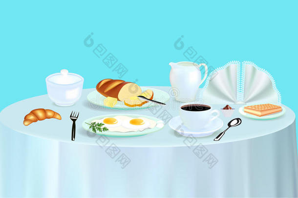 早餐有炒鸡蛋、咖啡和羊角面包